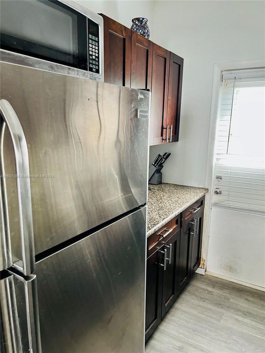 For Rent: $2,250 (1 beds, 1 baths, 674 Square Feet)