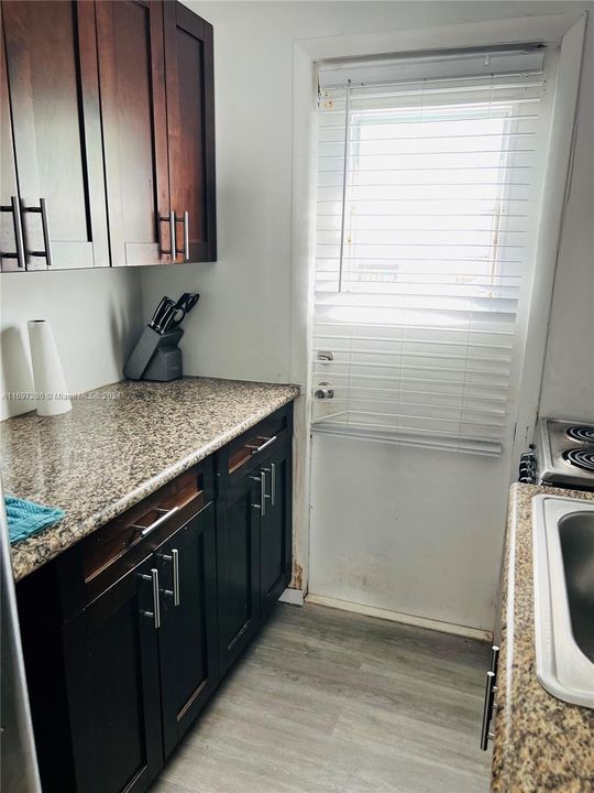 For Rent: $2,250 (1 beds, 1 baths, 674 Square Feet)