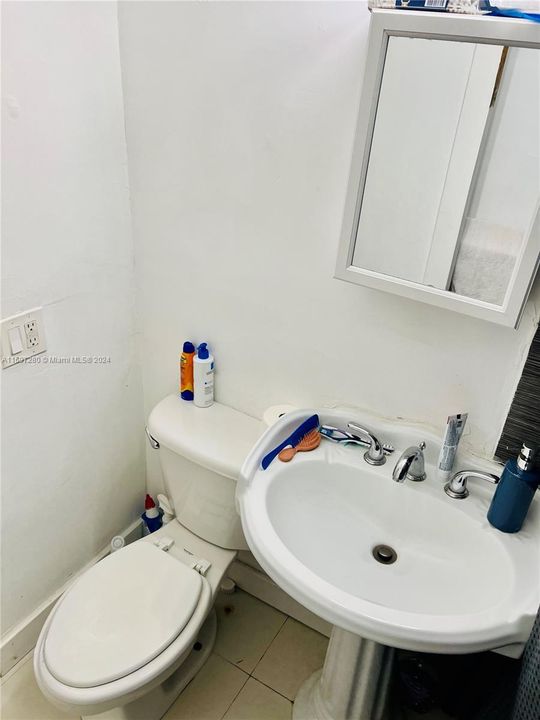 For Rent: $2,250 (1 beds, 1 baths, 674 Square Feet)