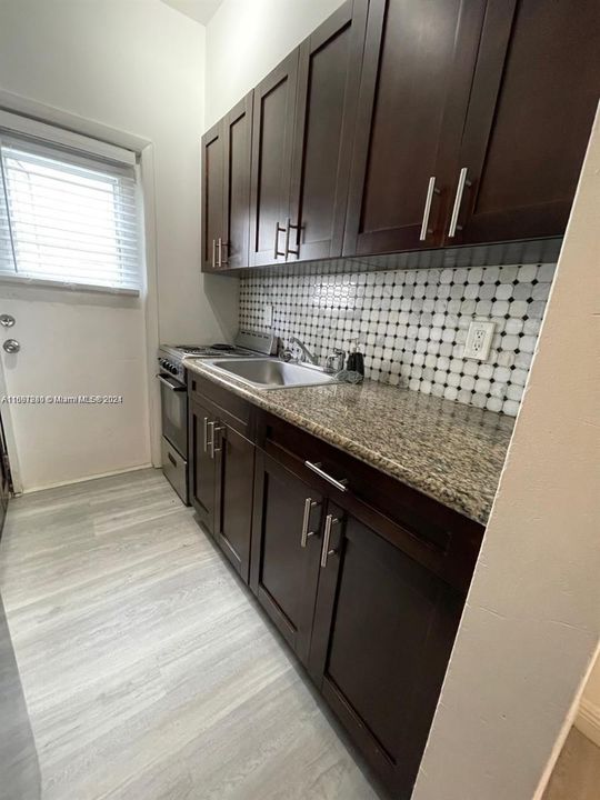 For Rent: $2,250 (1 beds, 1 baths, 674 Square Feet)