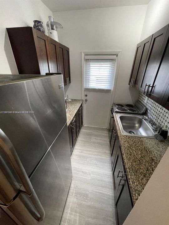 For Rent: $2,250 (1 beds, 1 baths, 674 Square Feet)