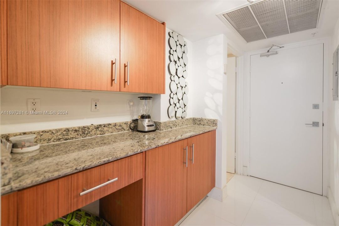 For Sale: $895,000 (1 beds, 1 baths, 896 Square Feet)