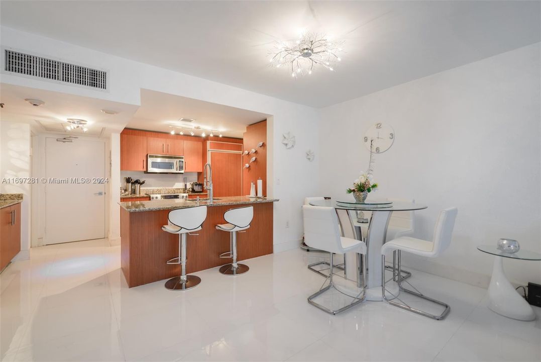 For Sale: $895,000 (1 beds, 1 baths, 896 Square Feet)