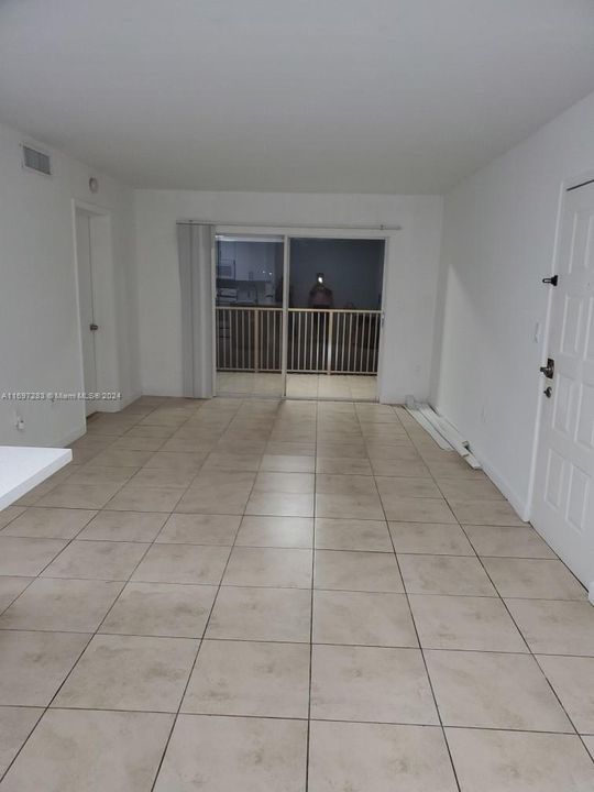 For Rent: $3,000 (4 beds, 2 baths, 1282 Square Feet)