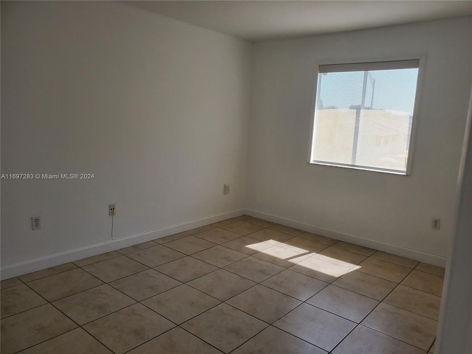 For Rent: $3,000 (4 beds, 2 baths, 1282 Square Feet)