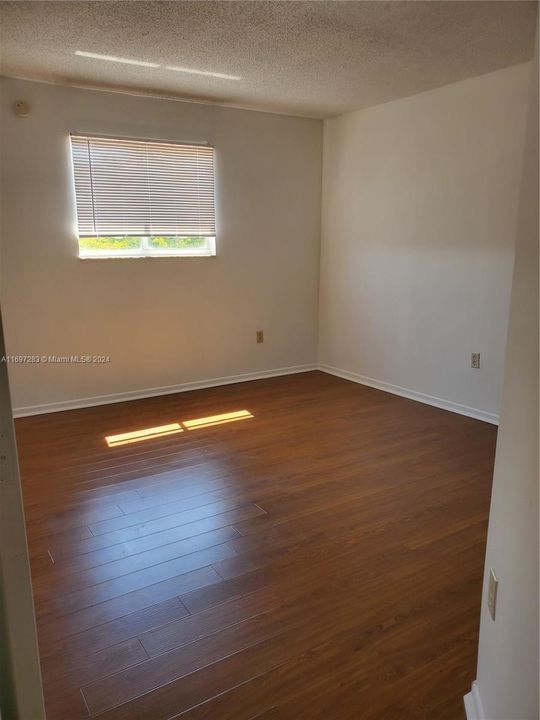 For Rent: $3,000 (4 beds, 2 baths, 1282 Square Feet)