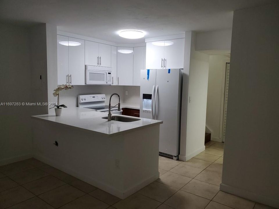 For Rent: $3,000 (4 beds, 2 baths, 1282 Square Feet)