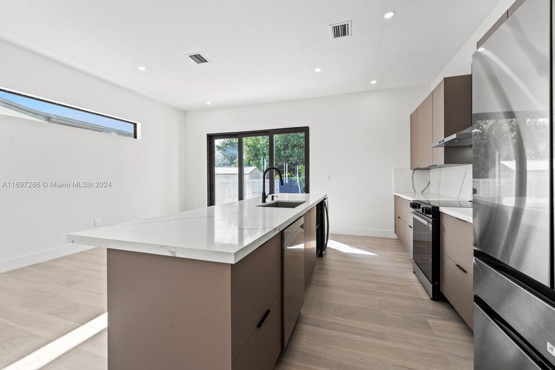 For Sale: $910,000 (3 beds, 2 baths, 2351 Square Feet)