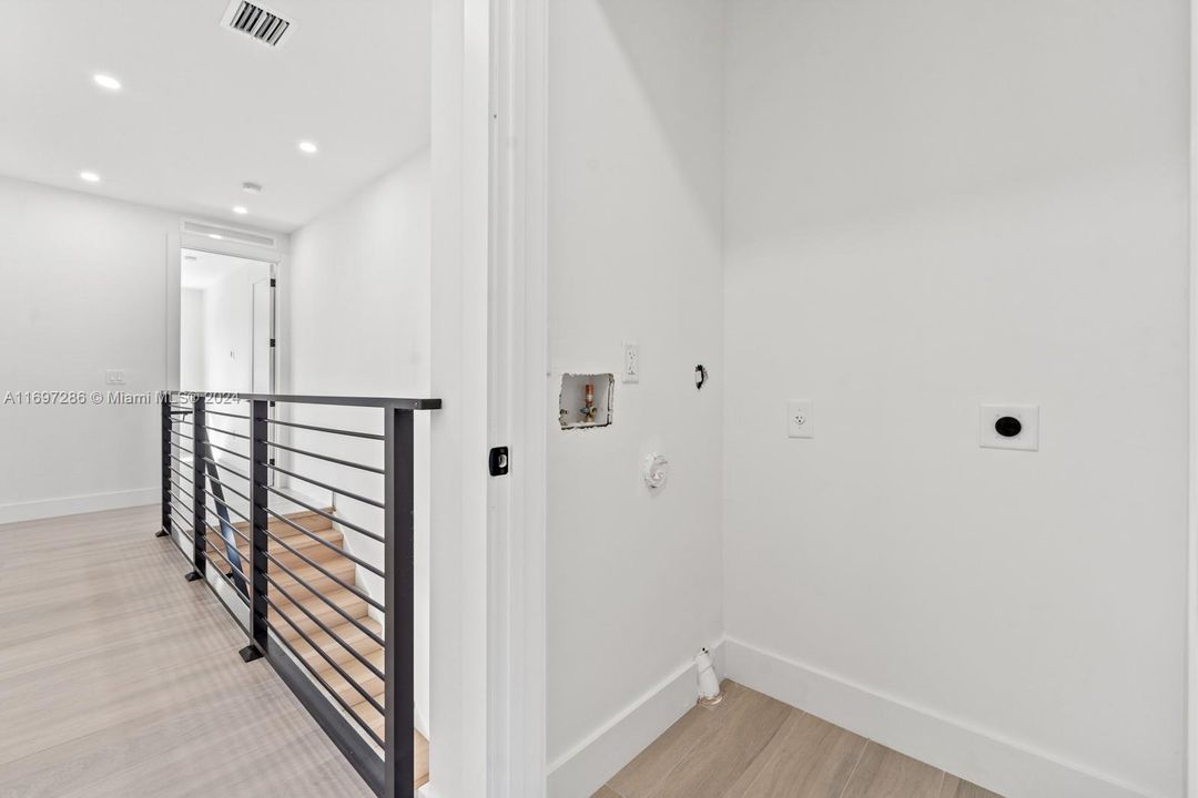 For Sale: $910,000 (3 beds, 2 baths, 2351 Square Feet)