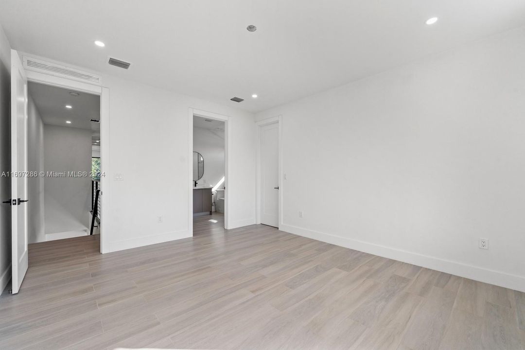 For Sale: $910,000 (3 beds, 2 baths, 2351 Square Feet)