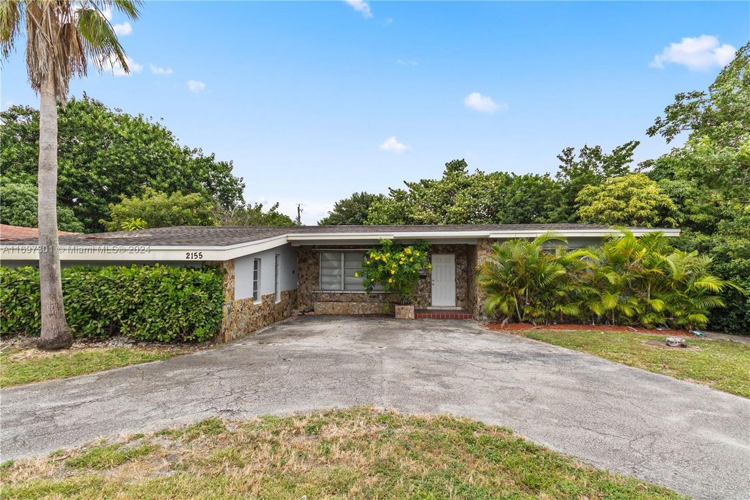 For Sale: $929,900 (3 beds, 2 baths, 2002 Square Feet)