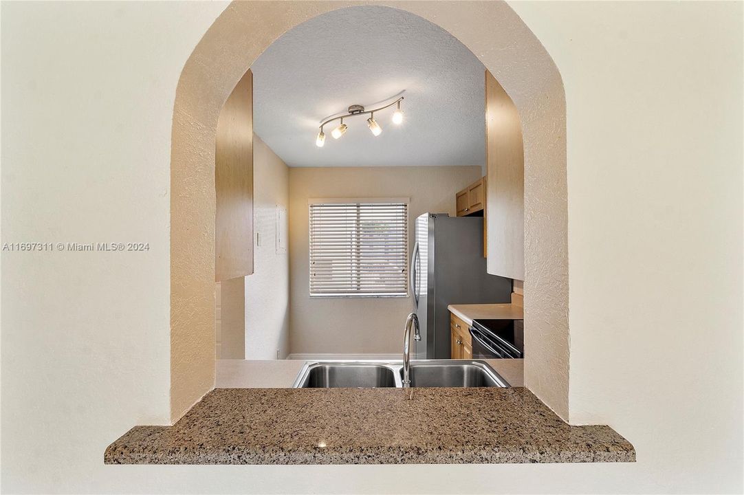 For Rent: $2,100 (2 beds, 2 baths, 832 Square Feet)