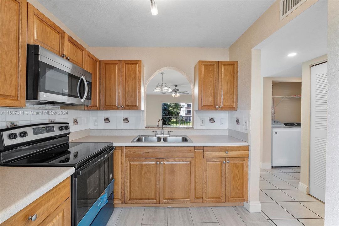 For Rent: $2,100 (2 beds, 2 baths, 832 Square Feet)