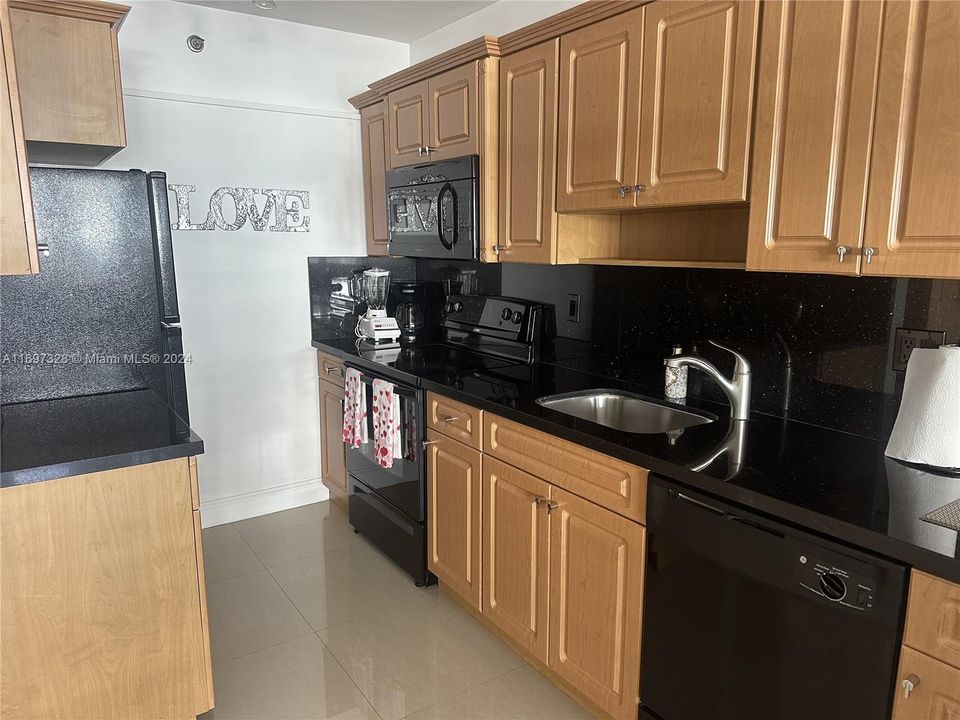 For Sale: $679,000 (1 beds, 1 baths, 820 Square Feet)