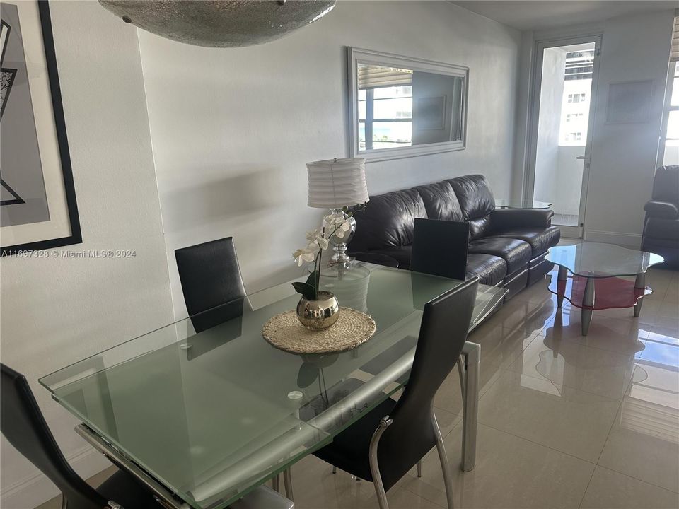 For Sale: $679,000 (1 beds, 1 baths, 820 Square Feet)