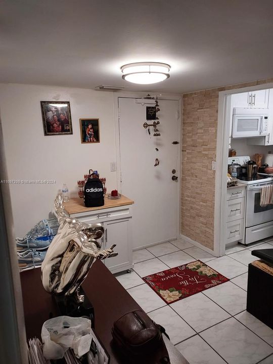 For Sale: $193,000 (1 beds, 1 baths, 510 Square Feet)