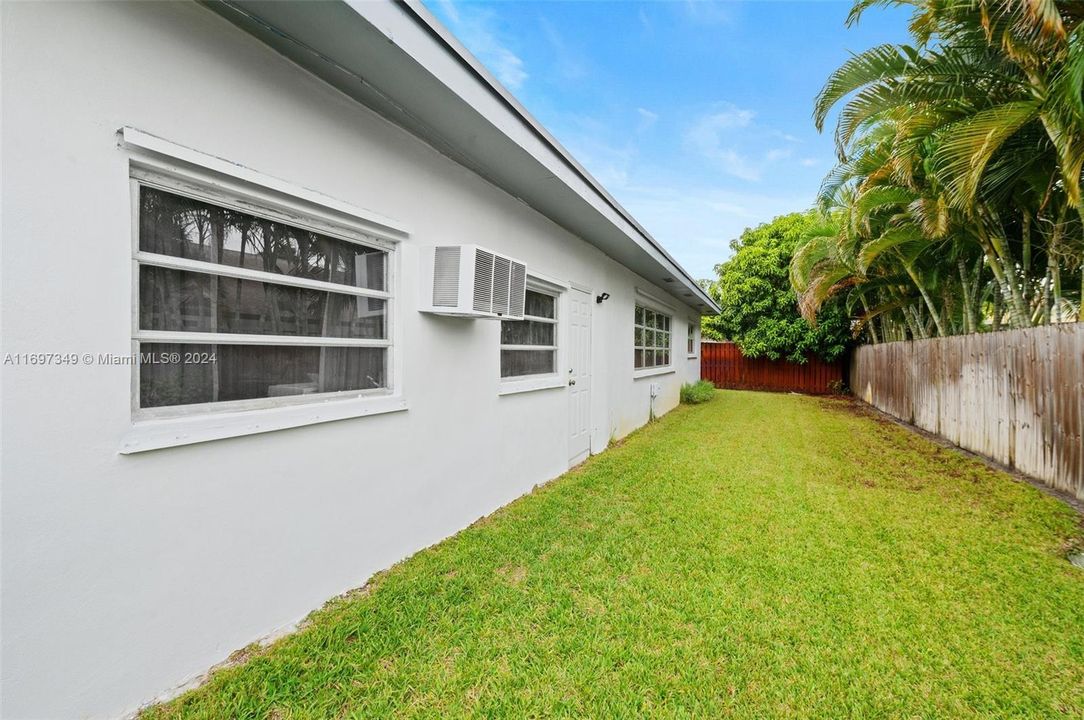 For Sale: $640,000 (3 beds, 2 baths, 1944 Square Feet)