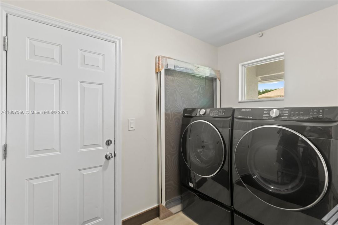 1st floor laundry room adjacent to garage