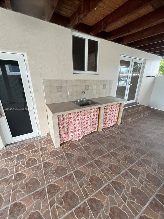 For Rent: $3,200 (3 beds, 2 baths, 1509 Square Feet)