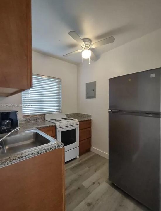 For Rent: $1,500 (0 beds, 1 baths, 1800 Square Feet)