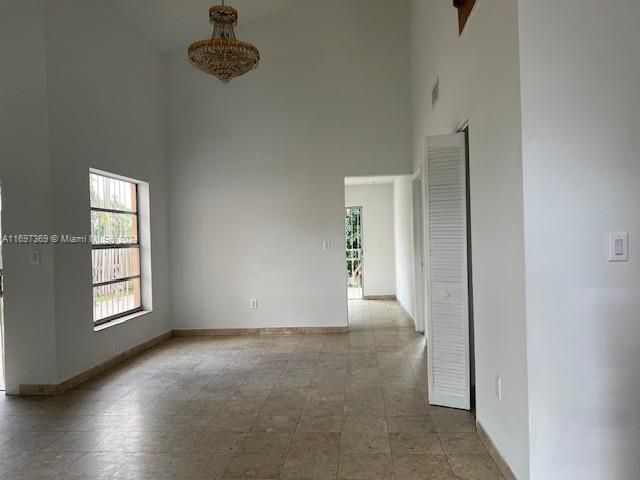 For Rent: $3,335 (3 beds, 2 baths, 1425 Square Feet)