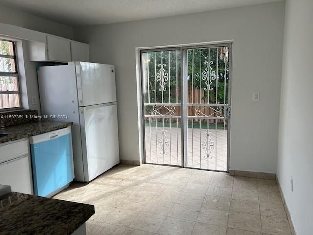 For Rent: $3,335 (3 beds, 2 baths, 1425 Square Feet)