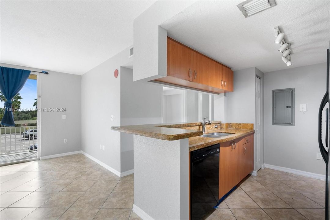 For Rent: $2,500 (2 beds, 2 baths, 891 Square Feet)