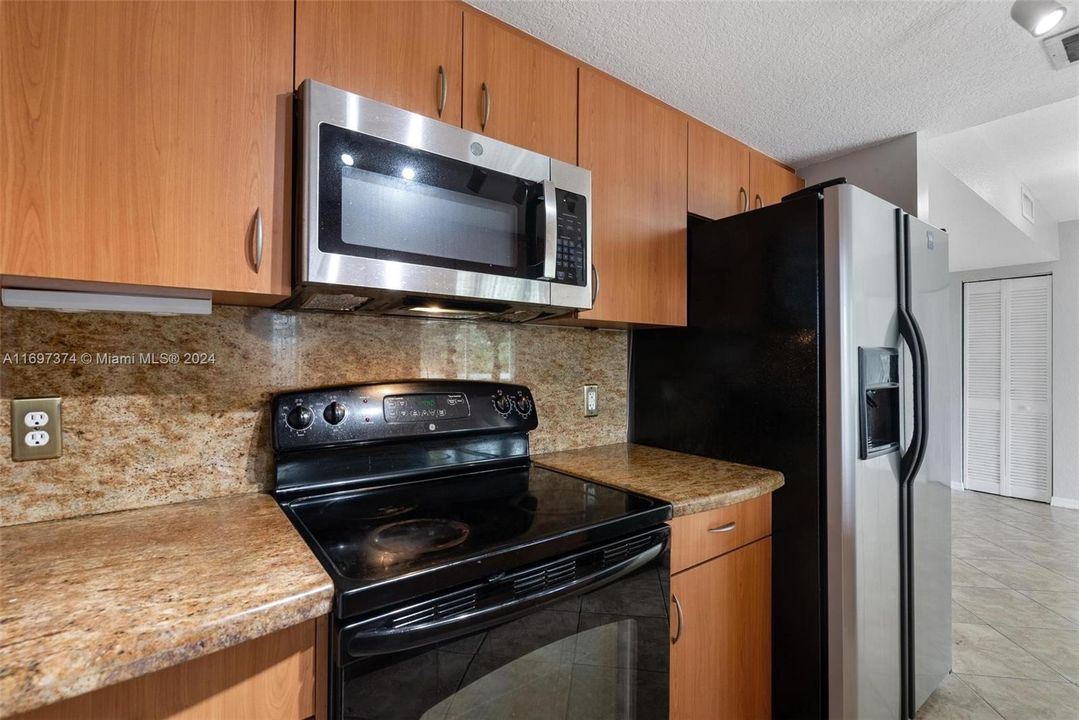 For Rent: $2,500 (2 beds, 2 baths, 891 Square Feet)