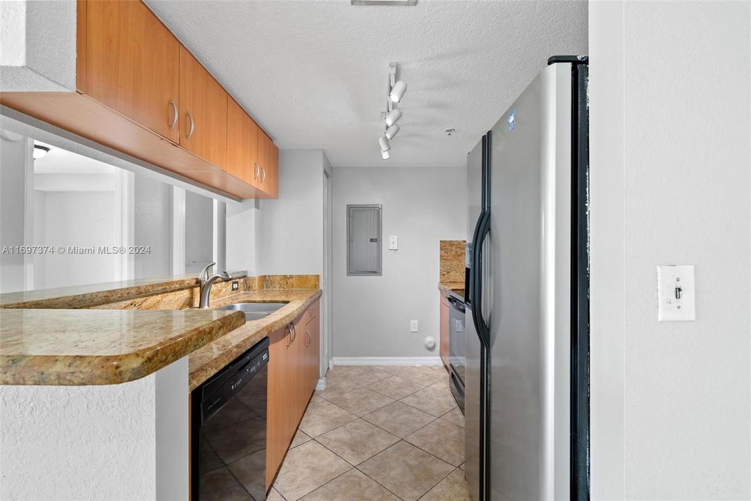 For Rent: $2,500 (2 beds, 2 baths, 891 Square Feet)