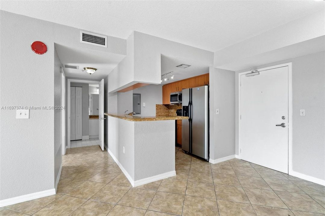 For Rent: $2,500 (2 beds, 2 baths, 891 Square Feet)