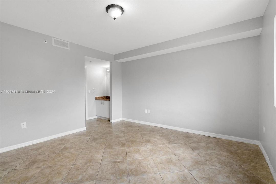 For Rent: $2,500 (2 beds, 2 baths, 891 Square Feet)