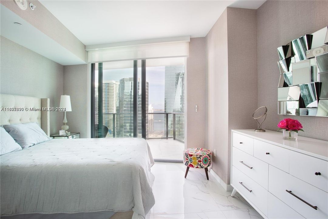 For Sale: $665,000 (1 beds, 1 baths, 699 Square Feet)