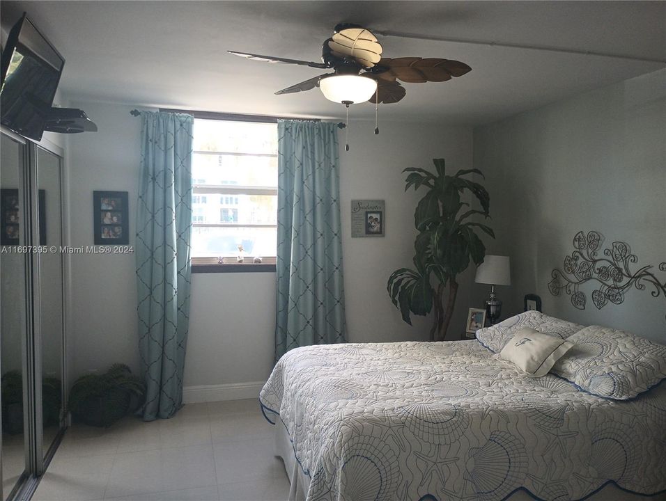 For Rent: $2,300 (1 beds, 1 baths, 700 Square Feet)