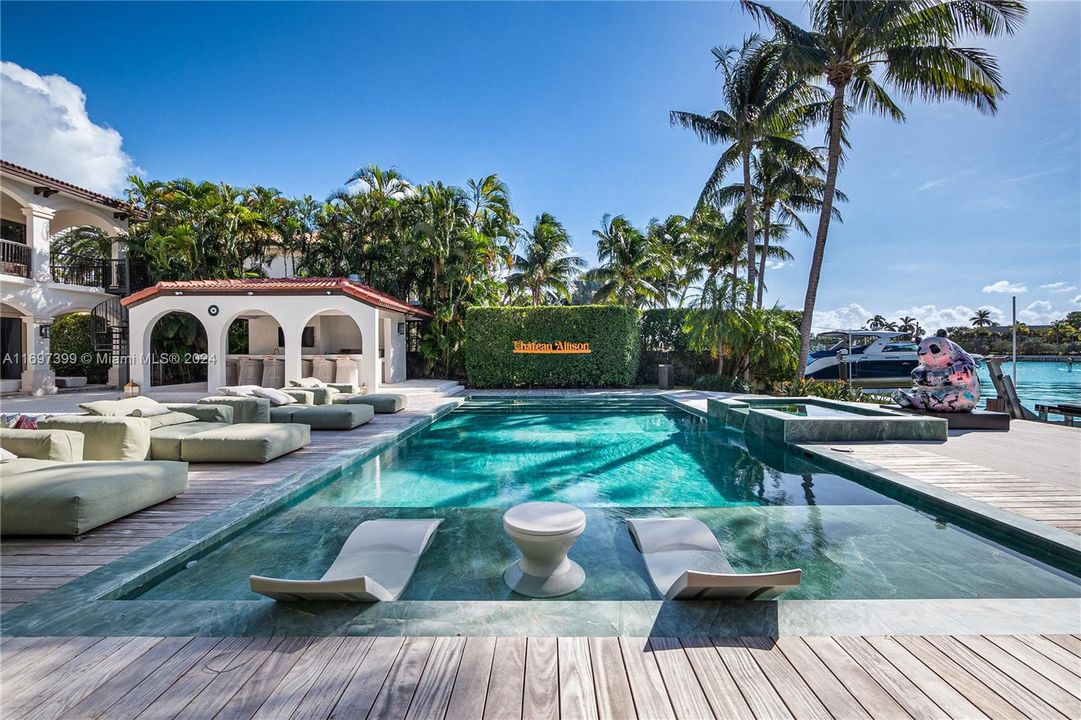 Marble pool & Jacuzzi