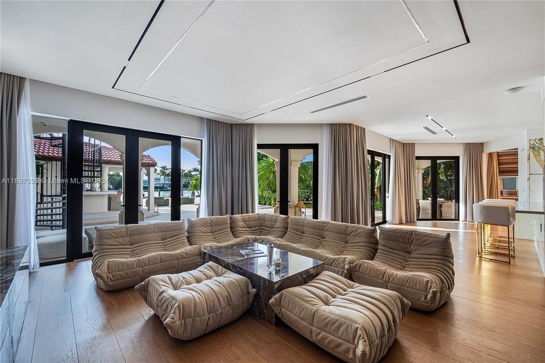 For Sale: $19,900,000 (5 beds, 5 baths, 6924 Square Feet)