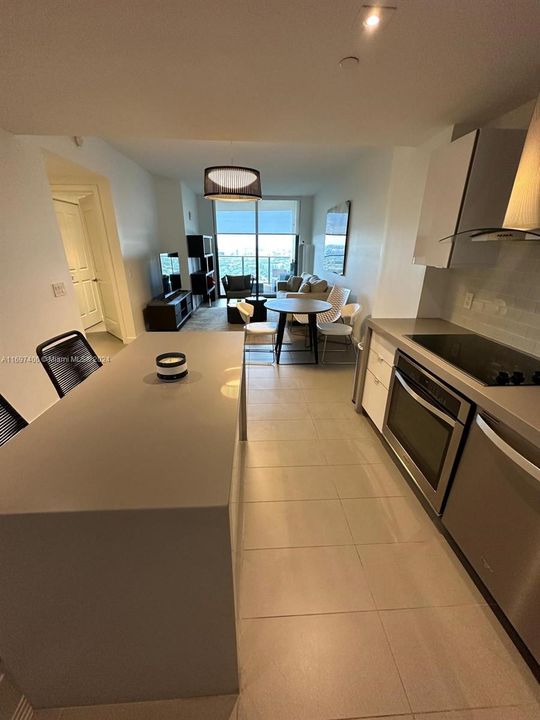 For Rent: $3,200 (1 beds, 1 baths, 865 Square Feet)