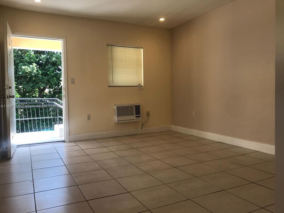 For Rent: $1,350 (0 beds, 1 baths, 0 Square Feet)