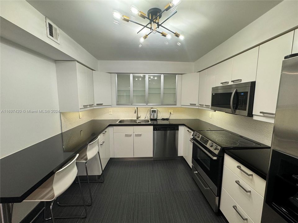 For Rent: $2,600 (2 beds, 2 baths, 1235 Square Feet)