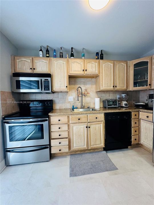 For Rent: $3,850 (3 beds, 2 baths, 1289 Square Feet)