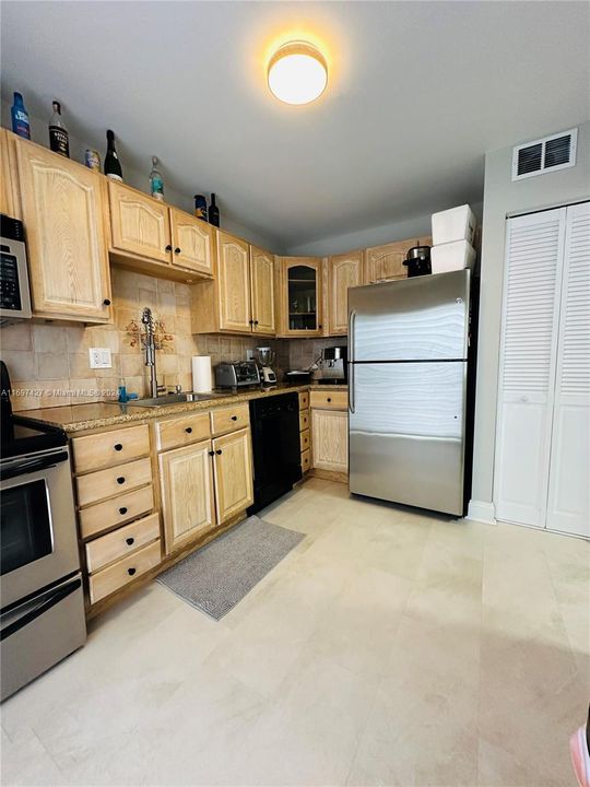 For Rent: $3,850 (3 beds, 2 baths, 1289 Square Feet)