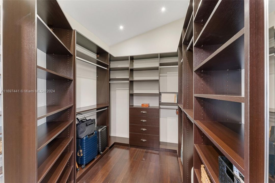 Main walking closet