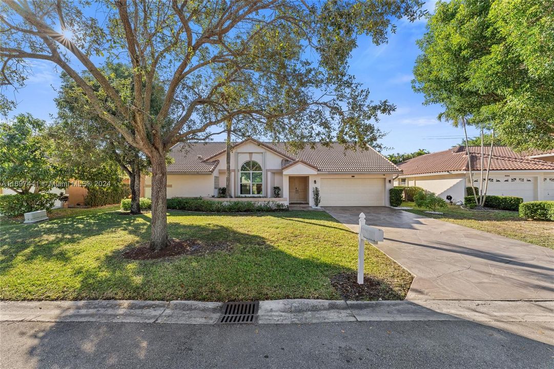 For Sale: $770,000 (4 beds, 2 baths, 2216 Square Feet)