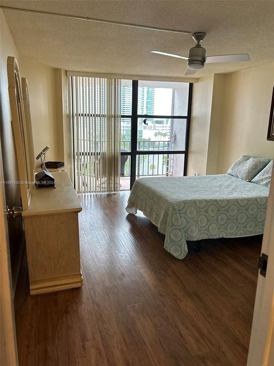 For Rent: $2,300 (1 beds, 1 baths, 875 Square Feet)