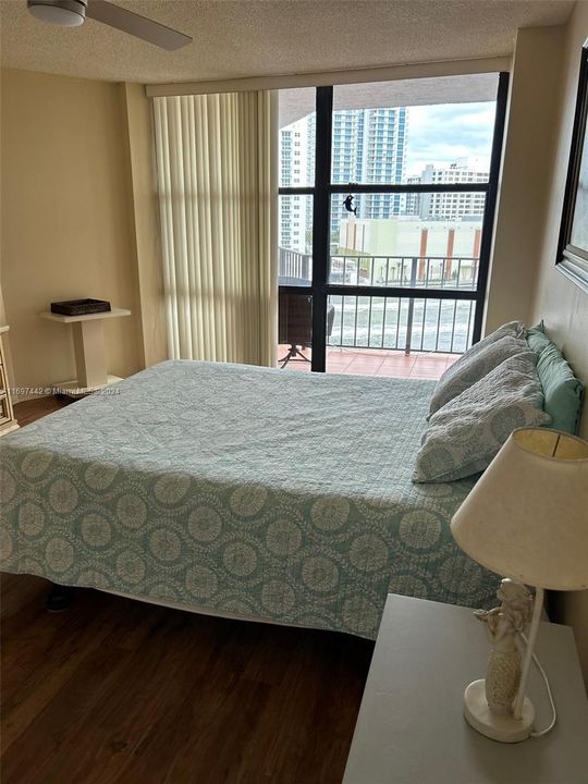 For Rent: $2,300 (1 beds, 1 baths, 875 Square Feet)