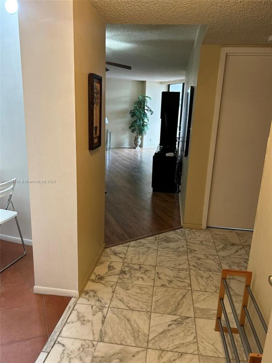 For Rent: $2,300 (1 beds, 1 baths, 875 Square Feet)