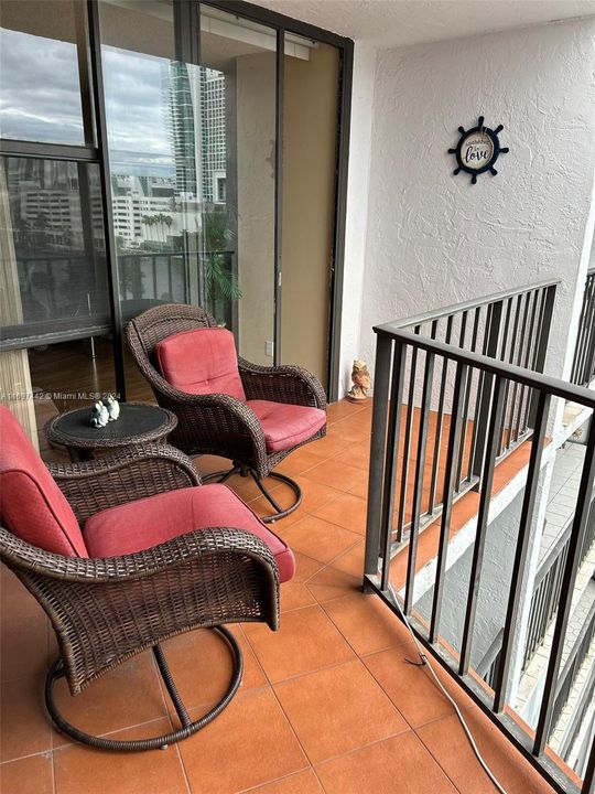 For Rent: $2,300 (1 beds, 1 baths, 875 Square Feet)