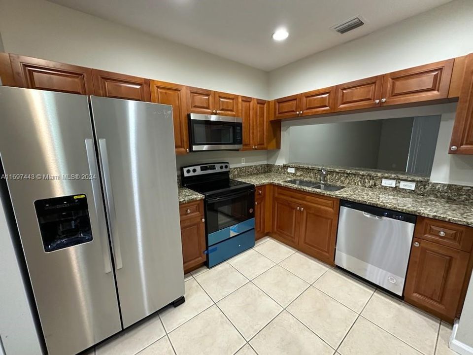 For Rent: $2,500 (2 beds, 2 baths, 1056 Square Feet)