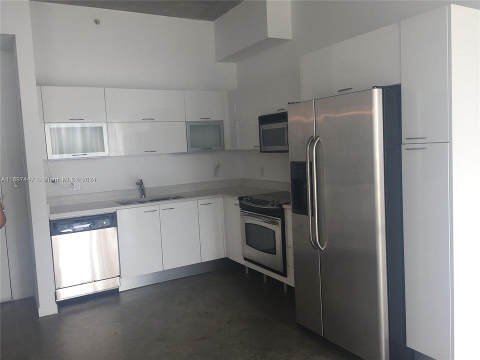 For Rent: $2,400 (1 beds, 1 baths, 665 Square Feet)