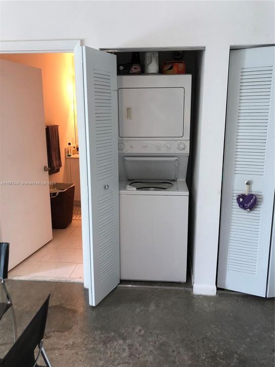 For Rent: $2,400 (1 beds, 1 baths, 665 Square Feet)