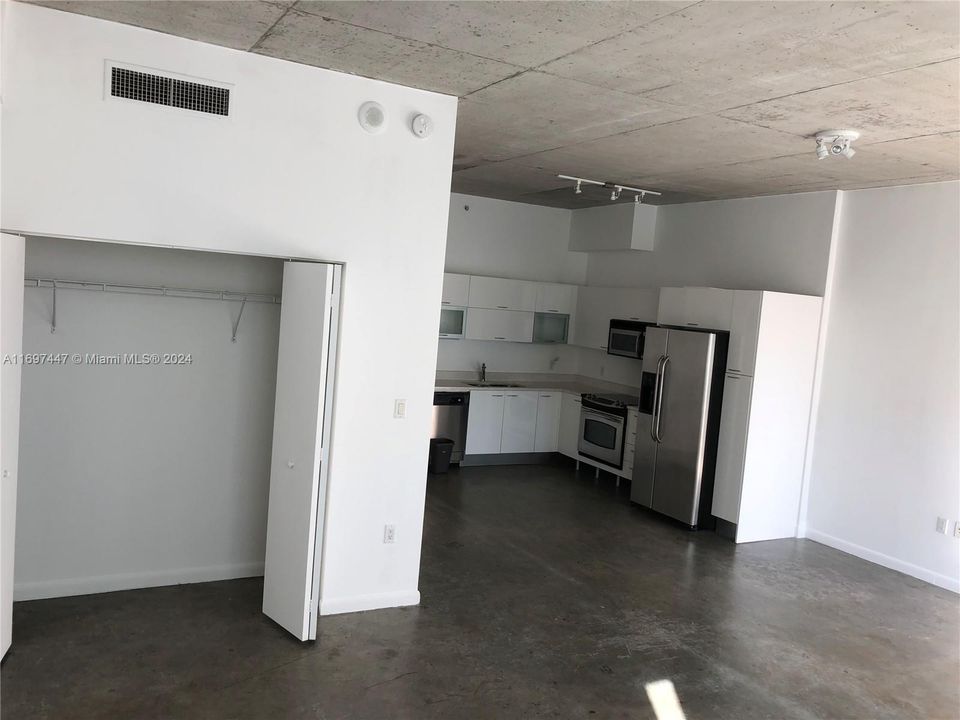 For Rent: $2,400 (1 beds, 1 baths, 665 Square Feet)